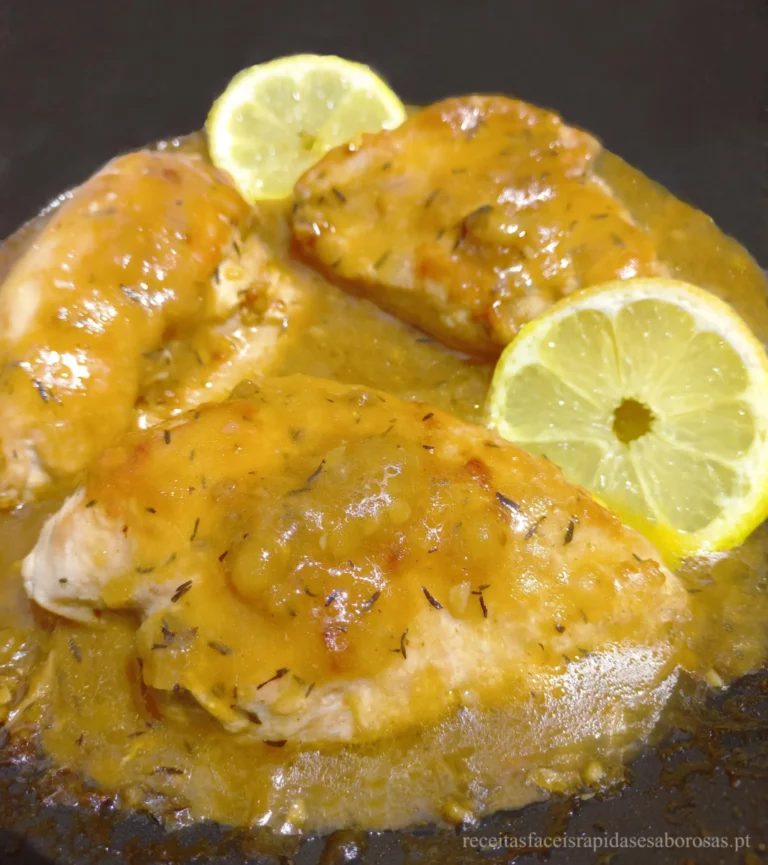 Preparara peitos de frango com molho de limão